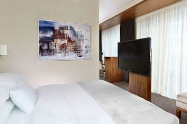 בית מלון כפרי Doubletree By Hilton Zagreb