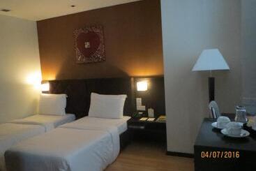 Hotel Tat Place