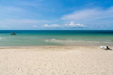 استراحتگاه Tradewinds Cottages
