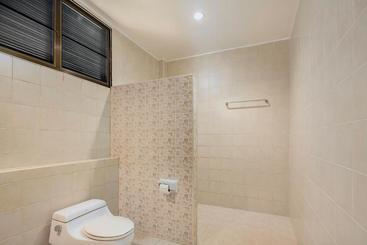 استراحتگاه Tradewinds Cottages