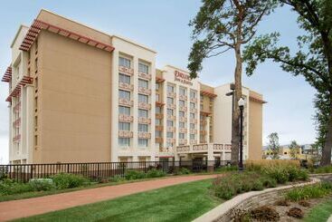 هتل Drury Inn & Suites West Des Moines
