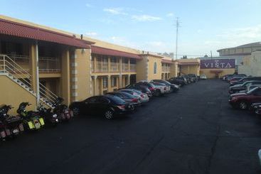 هتل Vista Inn & Suites Memphis