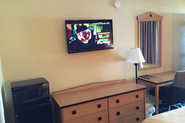 هتل Vista Inn & Suites Memphis