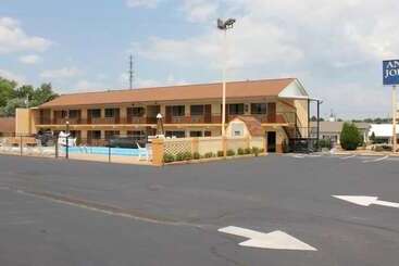מוטל Andrew Johnson Inn