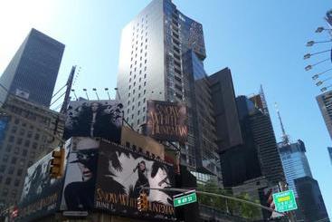 1600 Broadway On The Square
