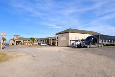 בית מלון כפרי Econo Lodge Inn & Suites Port Arthur Near Sabine Pass