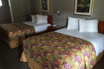 בית מלון כפרי Five Star Inn