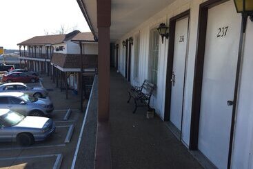 Rustic Motel Rolla