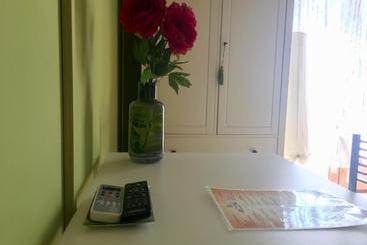 تختخواب و صبحانه Flower Inn