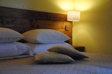 تختخواب و صبحانه Flower Inn