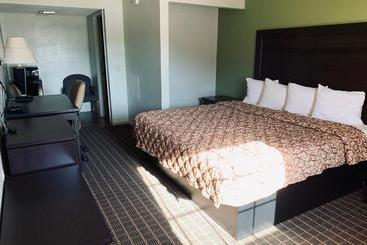 هتل Budget Inn Toledo Maumee