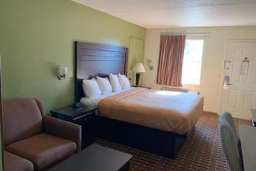 هتل Budget Inn Toledo Maumee