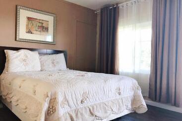 فندق على الطريق Royal Inn And Suites