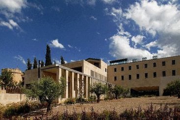 هتل Hostatgeria De Poblet