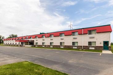 هتل Red Carpet Inn