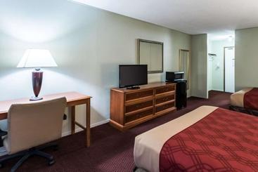 هتل Red Carpet Inn