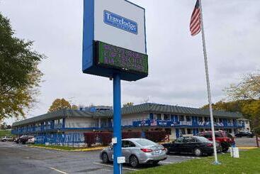 هتل Travelodge By Wyndham Grand Rapids North