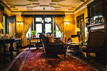 هتل The Bertram Inn
