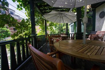 هتل The Bertram Inn