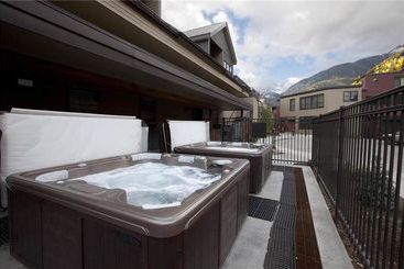 Cimarron Lodge