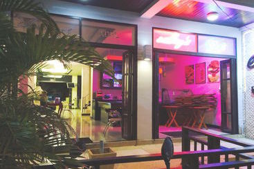 هتل Enjoy S Beach House & Cafe