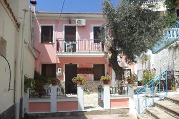 هتل Manos Studios