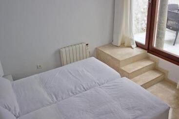 هتل آپارتمان Elvira Suites