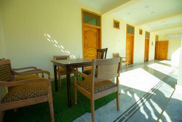 هتل Chitral Inn