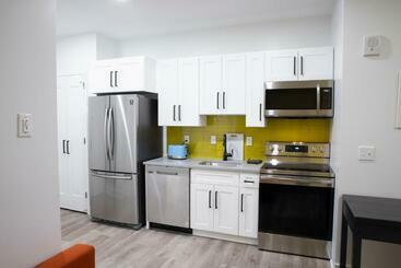 Peachtree Suites   Jersey City