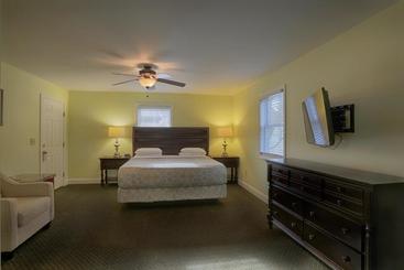 هتل Beach Cove Waterfront Inn
