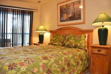 هتل Chimney Ridge Townhomes by Ski Village Resorts