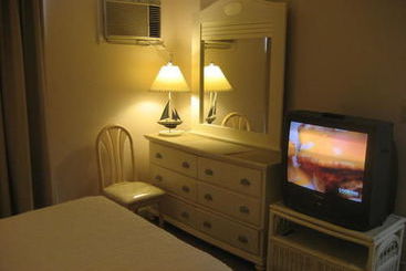 استراحتگاه The Diplomat Beach Club Suites