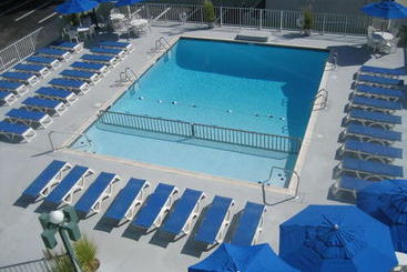 استراحتگاه The Diplomat Beach Club Suites