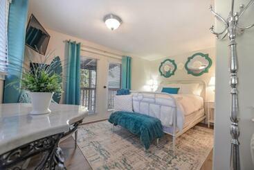 هتل Raven Point Inn