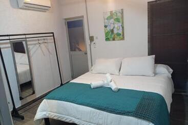 پانسیون Hostal Bon Hábitat