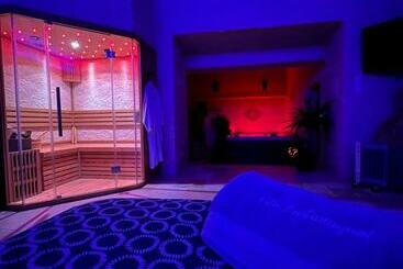 پانسیون Suite Privative Jacuzzi Sauna De La Villa Del Castagnol