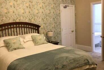 پانسیون The Old Lodge Guest House