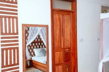 تختخواب و صبحانه Kuti Hotel Stone Town