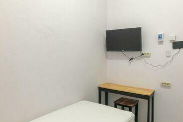 هتل Celly Homestay Samarinda Redpartner