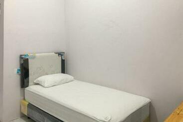 هتل Celly Homestay Samarinda Redpartner