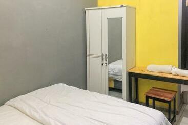 هتل Celly Homestay Samarinda Redpartner