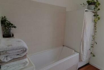 تختخواب و صبحانه Belle Chambre Sur Terrasse à 3 Min De La Gare