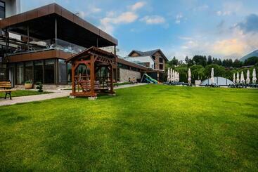 هتل Roser House Boutique   Pe Malul Lacului Colibita