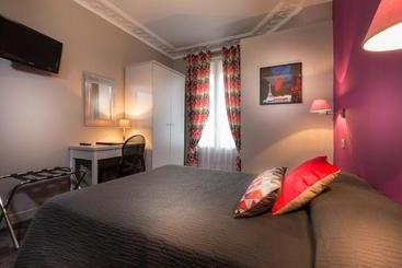 هتل Hôtel Donjon Vincennes
