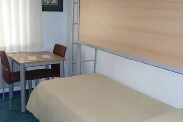 Albergue Inturjoven Huelva   Hostel