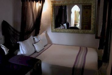 تختخواب و صبحانه Dar Meziana