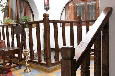 تختخواب و صبحانه Dar Meziana