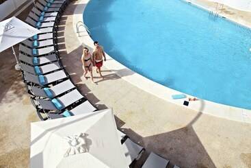 هتل آپارتمان Flamingo Beach Resort   Adults Recommended
