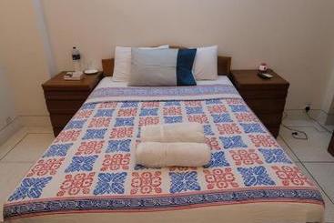 هتل Green House Guest House