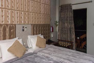 هتل Newtown Inn